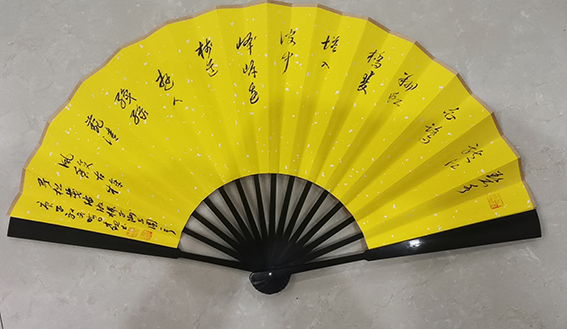 颜才现作品5 吴松茂诗《游榉子洲公园》 草书释文：碧水龙江白鹭翔，虹桥双塔入波中。岸边栈道游人织，绿苑清风馥古樟。.jpg