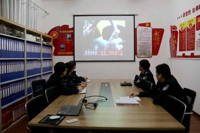 中煤新集公司保卫部：观普法案例 学法律知识 筑牢安全观（石洪厂）_副本.jpg