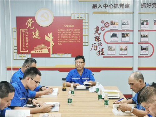 2020年8月3日，隧道股份琶洲支线项目支部书记为支部党员讲授“越是艰难越向前-党员干部要勇于担当作为”专题党课.jpg